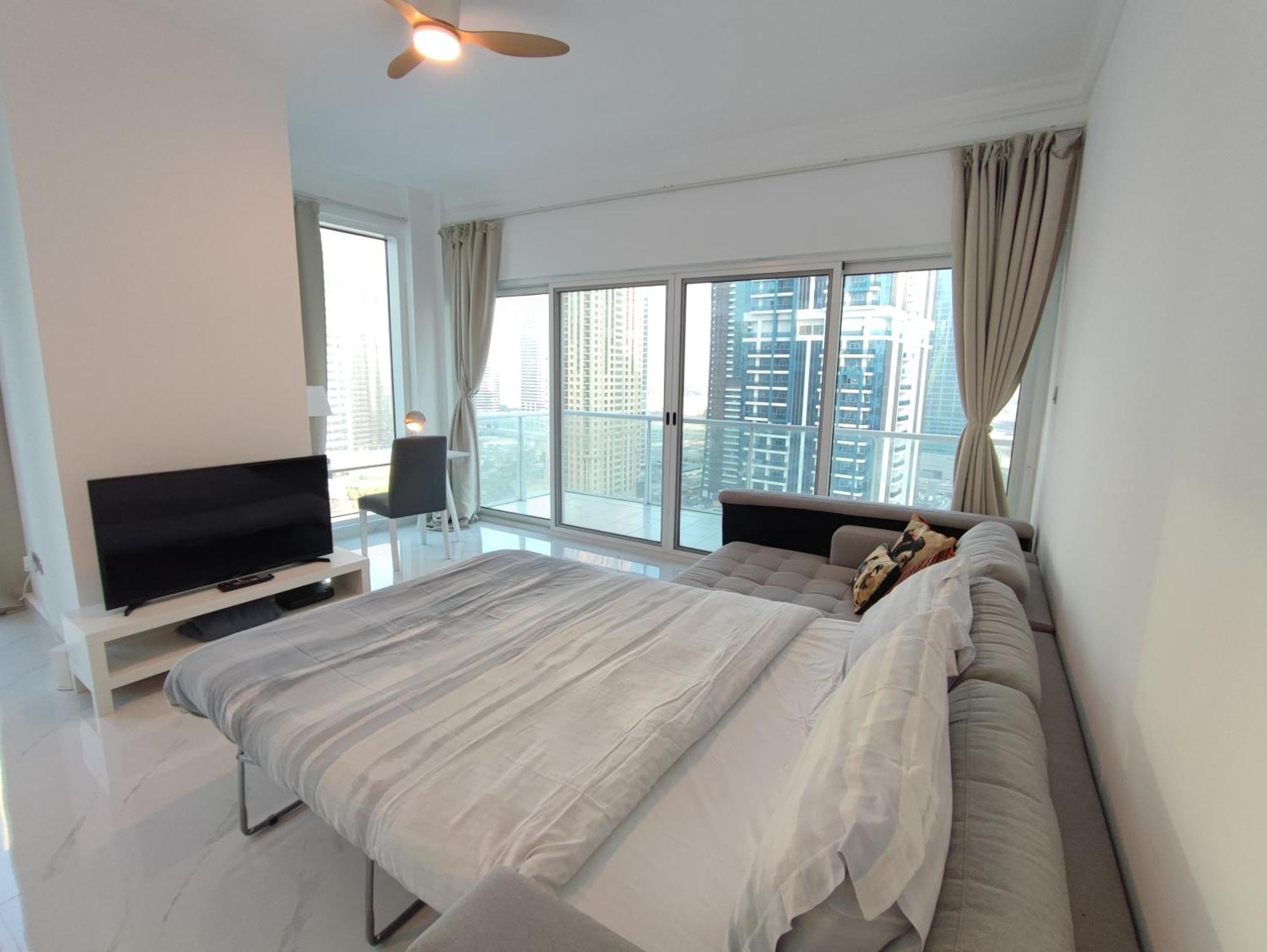 One Bedroom Apartment With Pool & Gym Near Marina Dubai Exterior photo