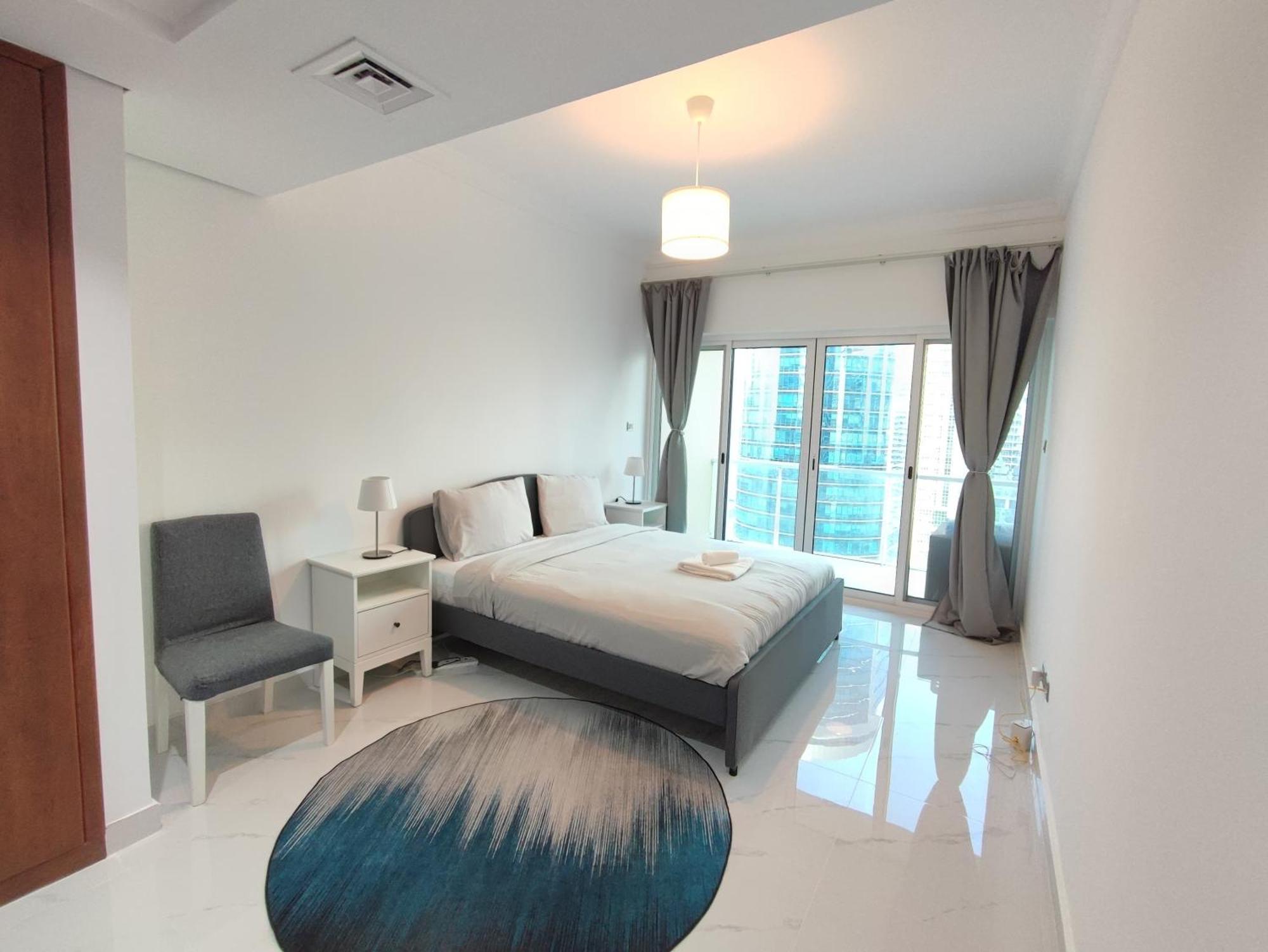 One Bedroom Apartment With Pool & Gym Near Marina Dubai Exterior photo
