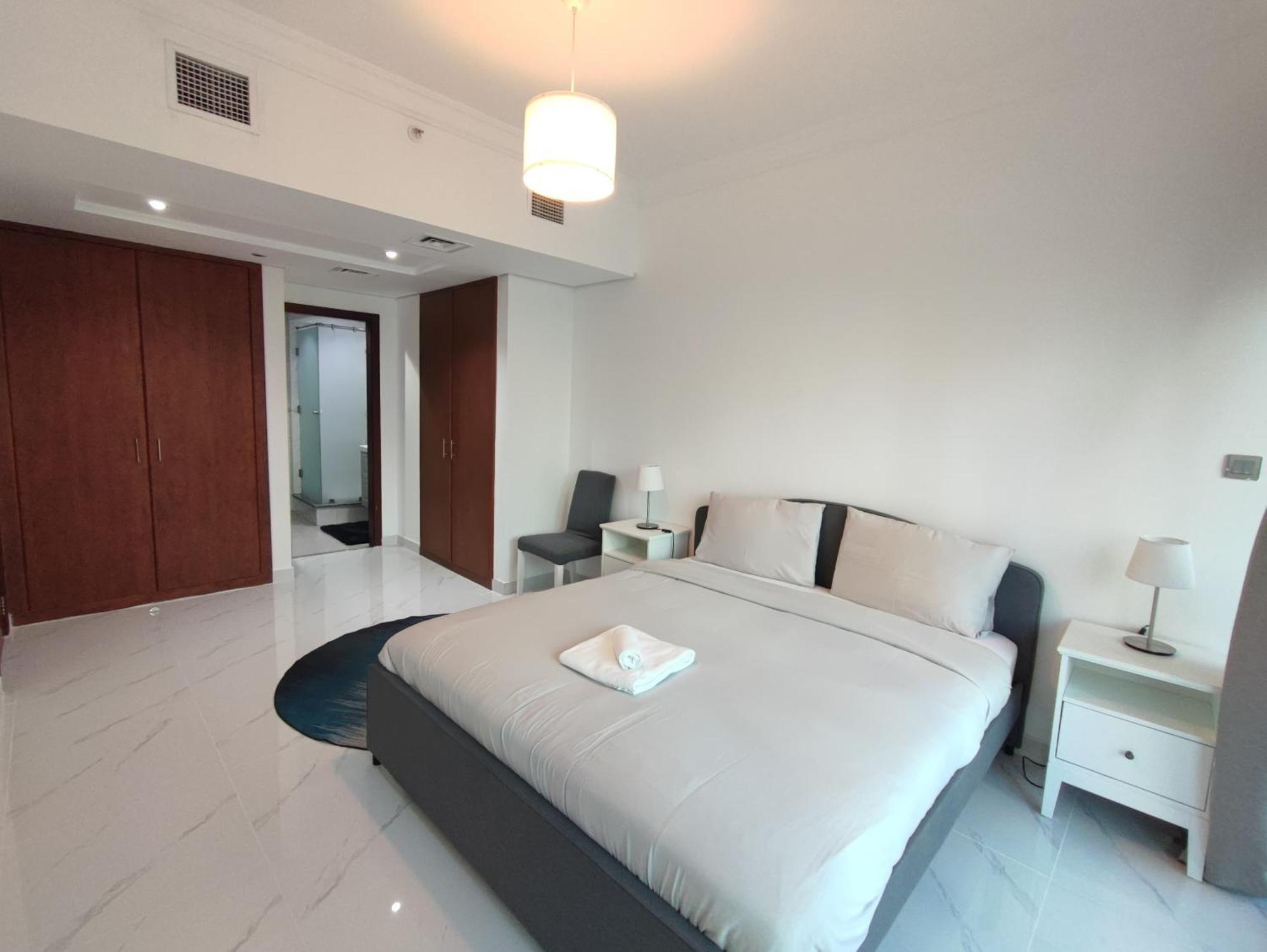 One Bedroom Apartment With Pool & Gym Near Marina Dubai Exterior photo