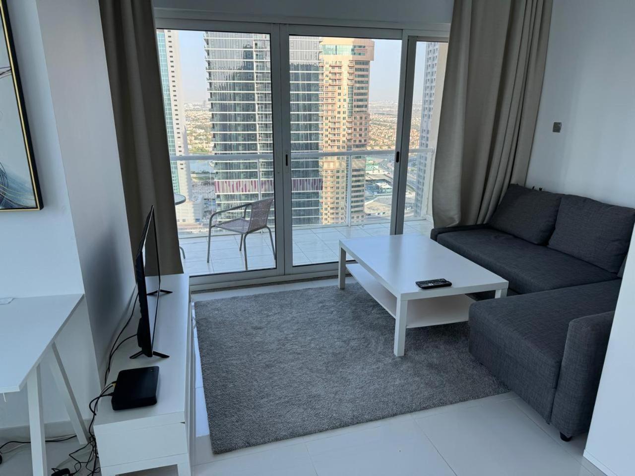 One Bedroom Apartment With Pool & Gym Near Marina Dubai Exterior photo